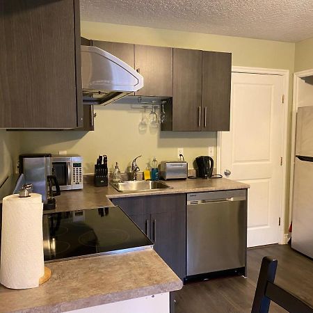 1 Bedroom Suite In Langford. Victoria Zewnętrze zdjęcie