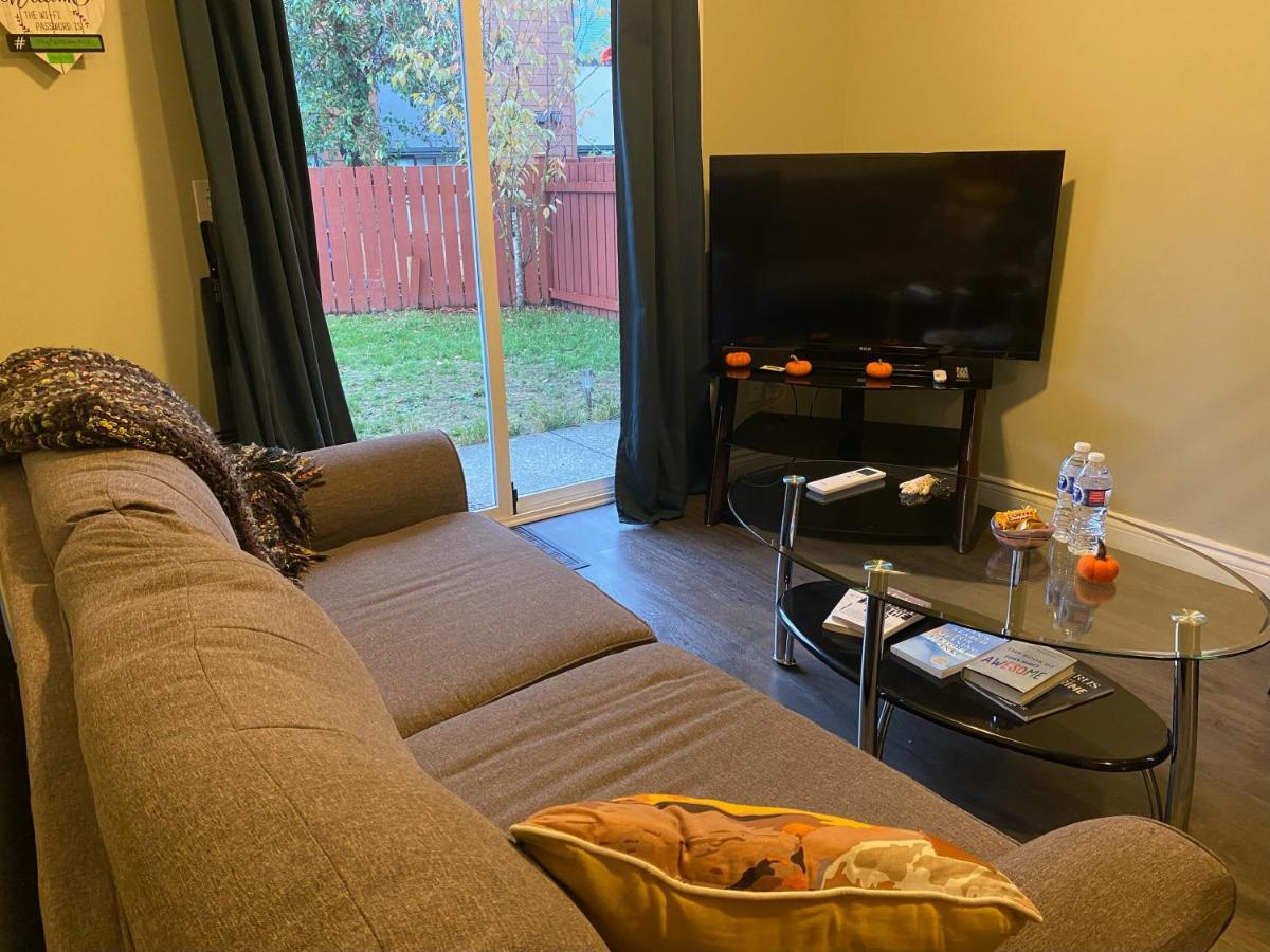 1 Bedroom Suite In Langford. Victoria Zewnętrze zdjęcie